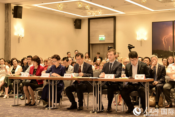 图片5:乌克兰赛区决赛评委严格评分_副本.jpg 图片5:乌克兰赛区决赛评委严格评分_副本.jpg
